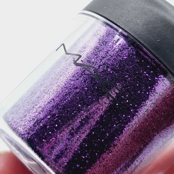 MAC Cosmetics Fuchsia Glitter - Picture 4 of 6